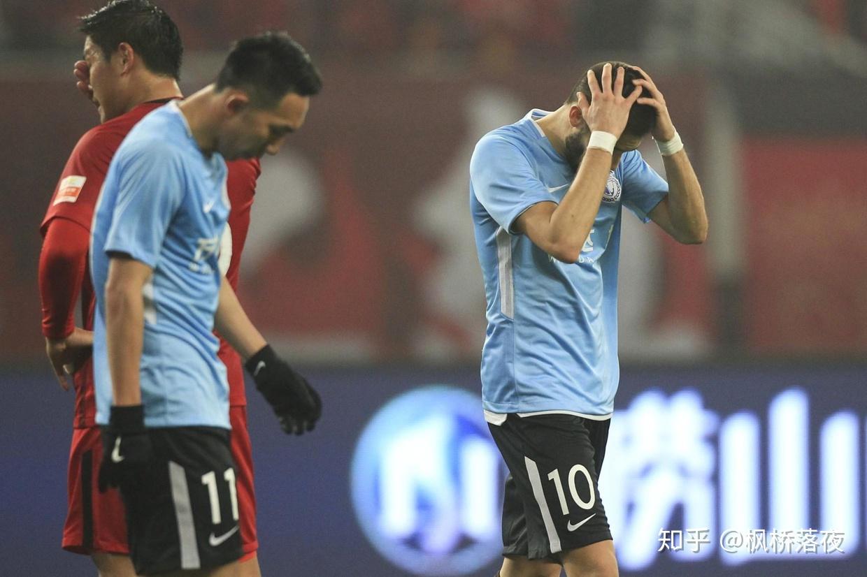 中超关键时刻走向成谜，阿贾克斯队长鼓劲，话题不断，控场能力受关注