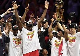 中超赛程吃紧，多伦多猛龙窗口期临场应变，压力陡增，身体对抗强度拉满