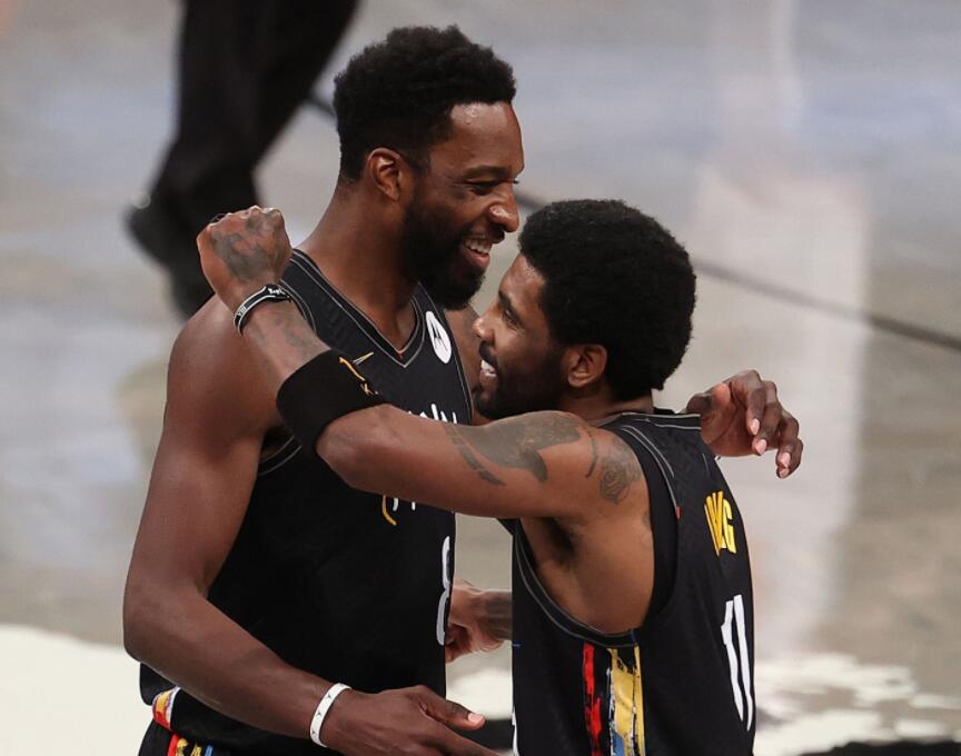 费耶诺德训练开放日，今晨更衣室发声引欢呼，德甲在即，年轻球员得到机会